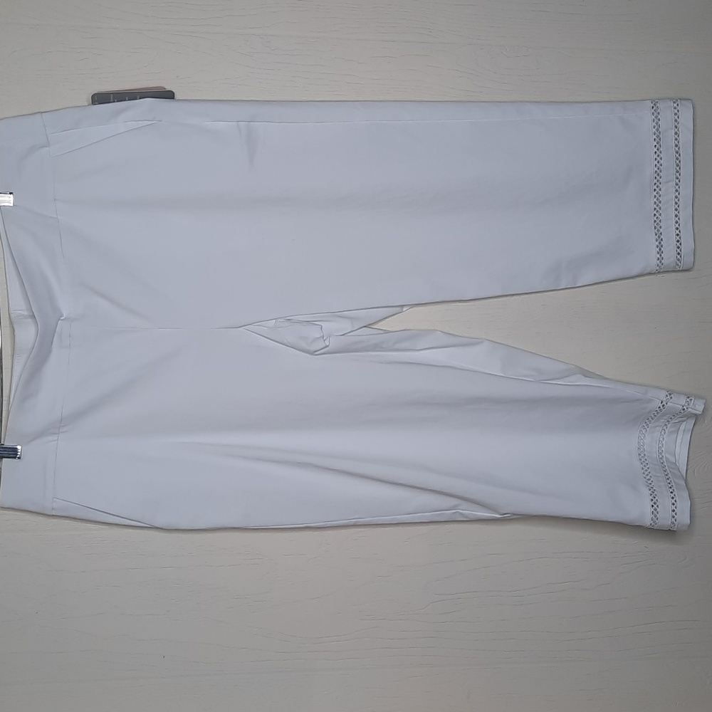 NWT ALLISON DALEY WOMAN WHITE EYELET LEG ANKLE PANTS SZ 22W.